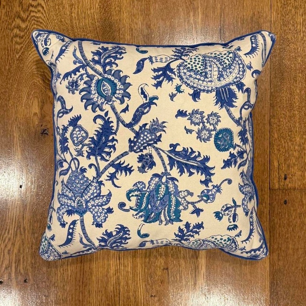 Roller Rabbit Amanda Decorative Pillow (18”x18”)